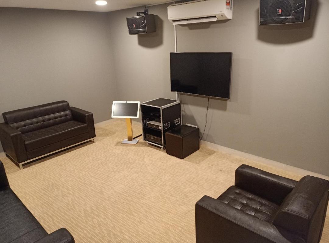 Apartment Greenfield With Amazing Pool View And High-speed Wi-fi *