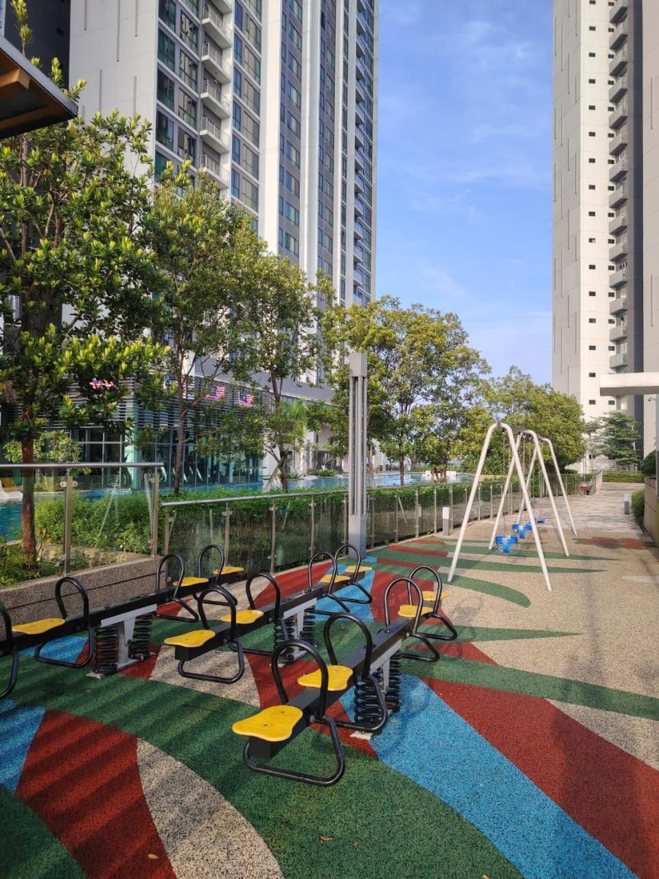 Apartment Greenfield With Amazing Pool View And High-speed Wi-fi Petaling Jaya