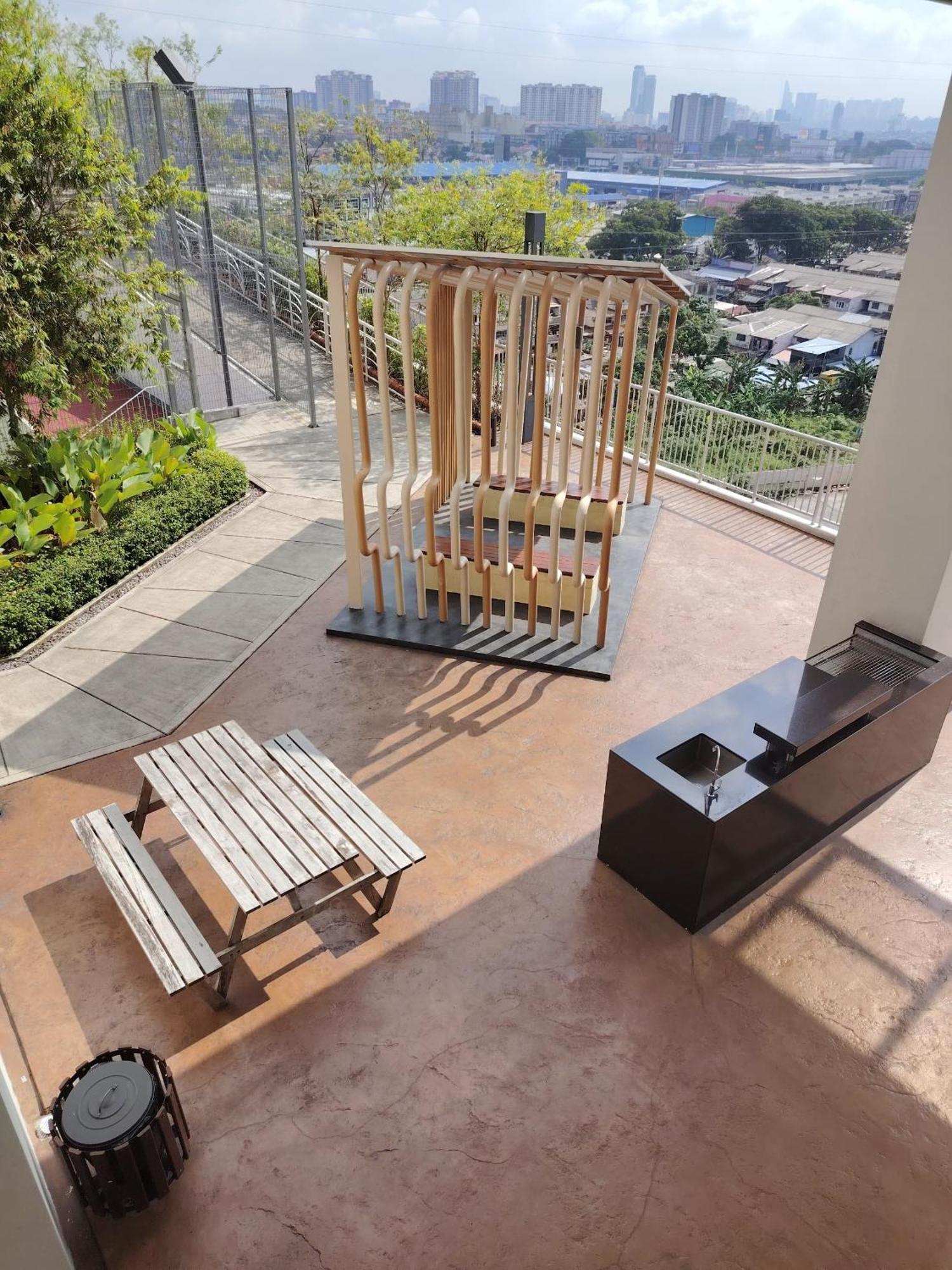 Greenfield With Amazing Pool View And High-speed Wi-fi * Petaling Jaya