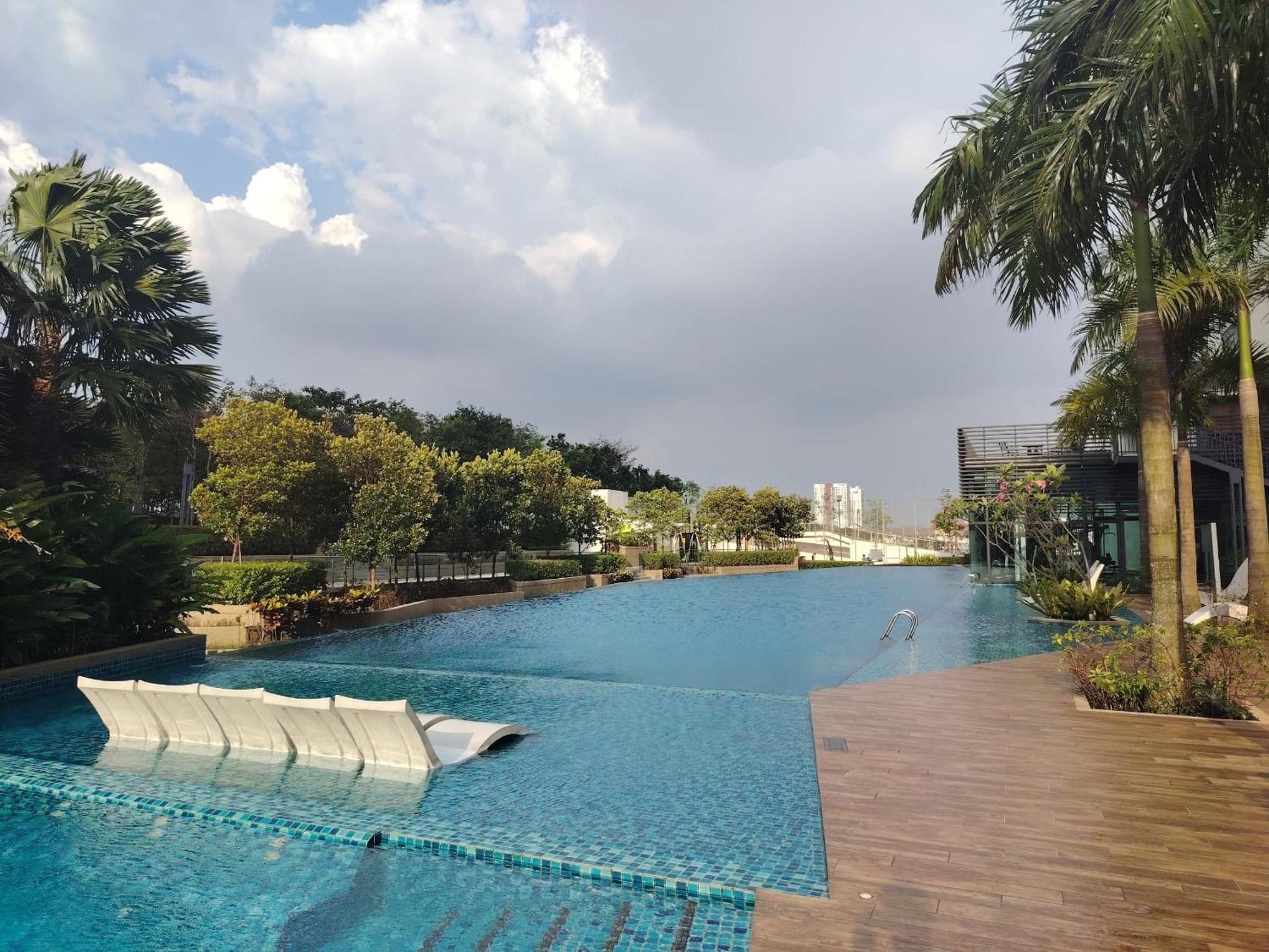 Greenfield With Amazing Pool View And High-speed Wi-fi Petaling Jaya